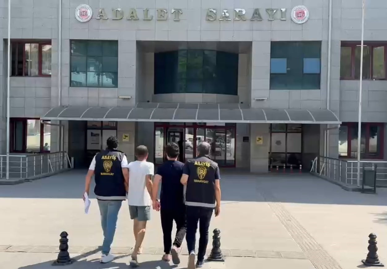 HAKLARINDA KESİNLEŞMİŞ HAPİS CEZASI BULUNAN 3 HÜKÜMLÜ AYNI GÜN YAKALANARAK CEZAEVİNE TESLİM...