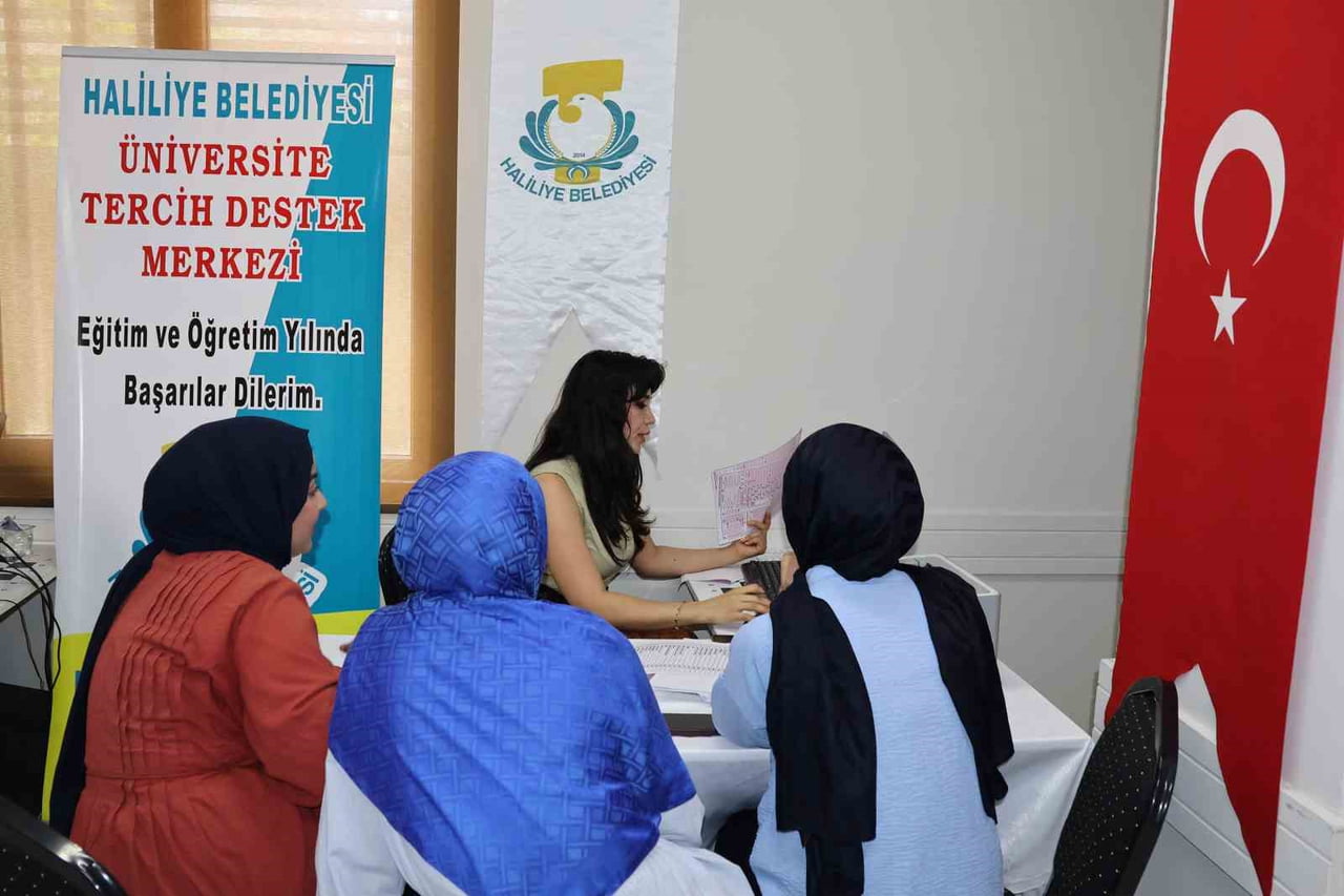 HALİLİYE BELEDİYESİ GENÇLERİN GELECEĞİNE REHBER OLUYOR