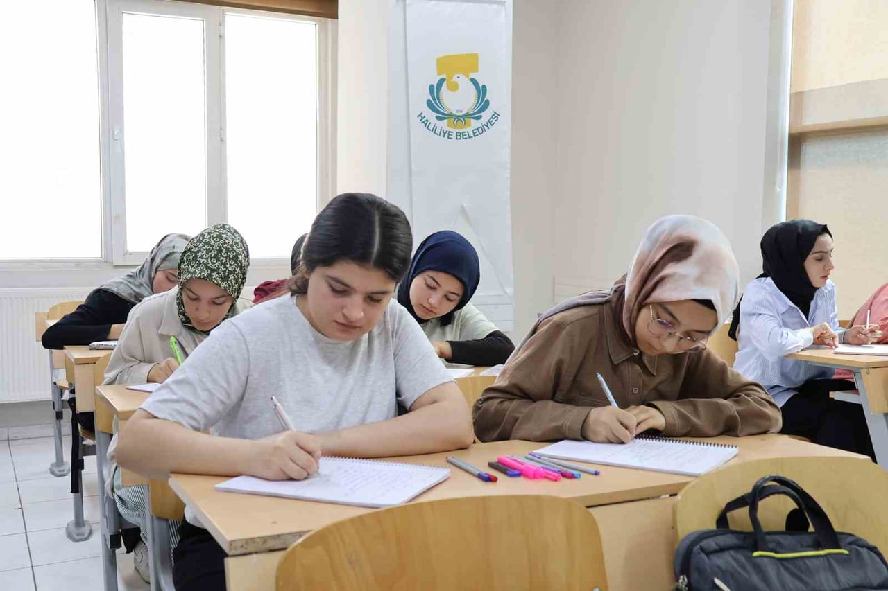 HALİLİYE’DE ÜNİVERSİTE ADAYLARINA ÜCRETSİZ YAZ KURSU