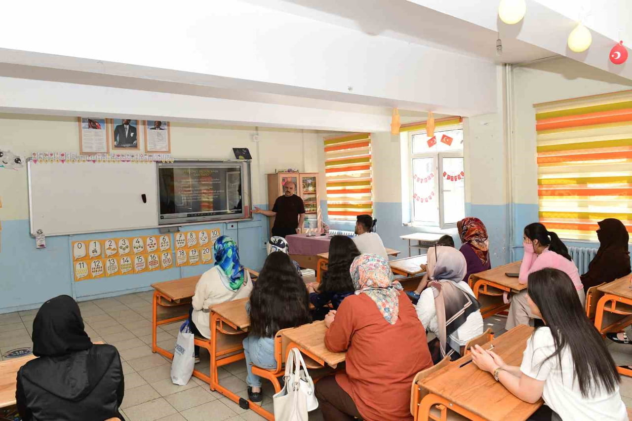 HALK EĞİTİM MERKEZİ KURSLARINDA HİJYEN EĞİTİMİ VERİLDİ