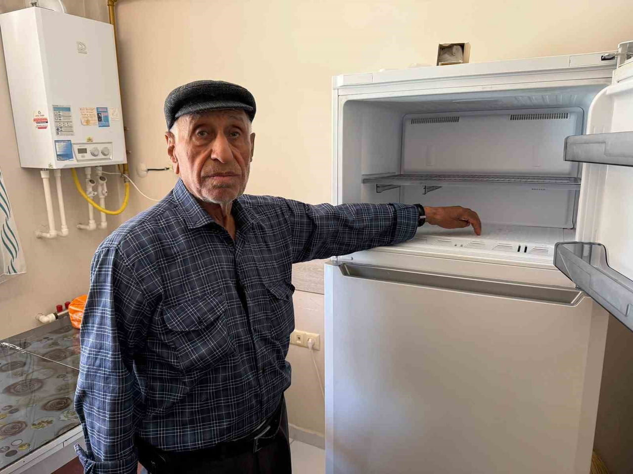 HASAN KARATAŞ, GÜNCEL DEĞERİ YAKLAŞIK 351 BİN 280 TL'LİK ALTINI BANKADAN ÇEKİP İSTENDİĞİ GİBİ...