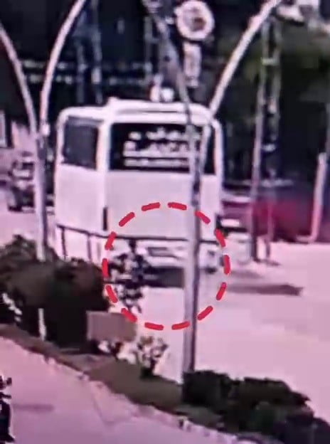 HATAY'DA AKAN TRAFİKTE ÖN KALDIRARAK CANLARINI HİÇE SAYA 3 MOTOSİKLET SÜRÜCÜSÜNE TOPLAMDA 178 BİN...