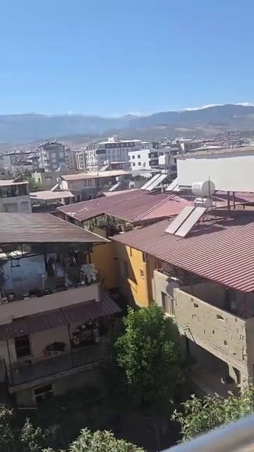 HATAY'DA DÜĞÜN ÖNCESİ EĞLENMEK İÇİN HAVAYA ATEŞ AÇAN ŞAHISLARIN VATANDAŞLARA YAŞATTIĞI KORKU DOLU...