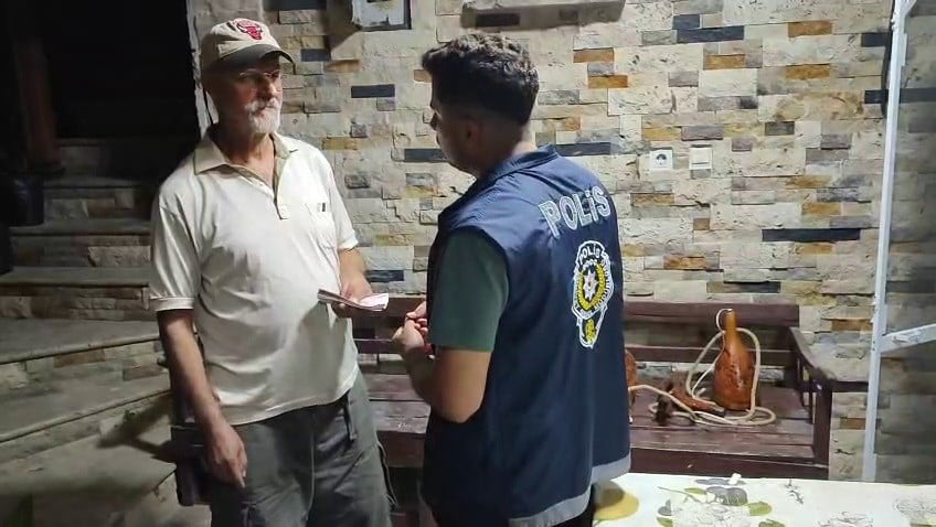 HATAY'DA EMEKLİ MAAŞINI ÇEKTİKTEN SONRA 12 BİN TL'LİK KISMINI KAYBEDEN VATANDAŞIN ‘UMUDUM YOKTU...