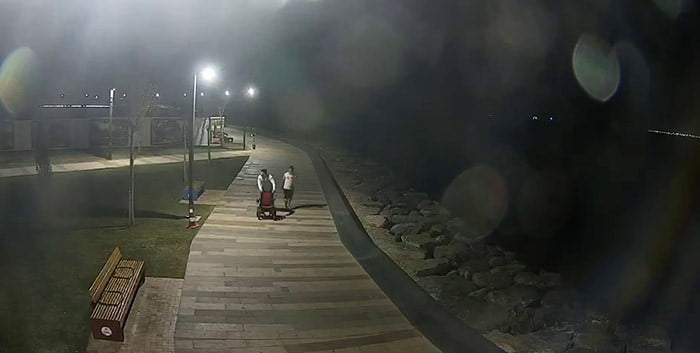HATAY'DA ENGELLİ VATANDAŞIN TEKERLEKLİ SANDALYESİNİ ÇALAN VİCDANSIZ HIRSIZ KAMERAYA YAKALANDI