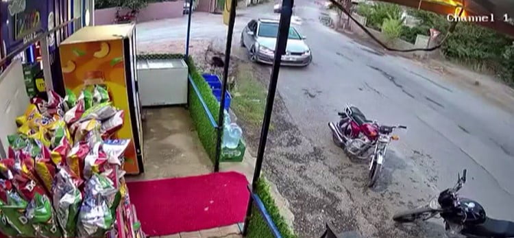 HATAY'DA MARKETTEN ALIŞVERİŞ YAPTIKTAN SONRA EVİNE GİDEN ÇOCUĞUN 3 METRELİK KUYUYA DÜŞTÜĞÜ ANLAR...