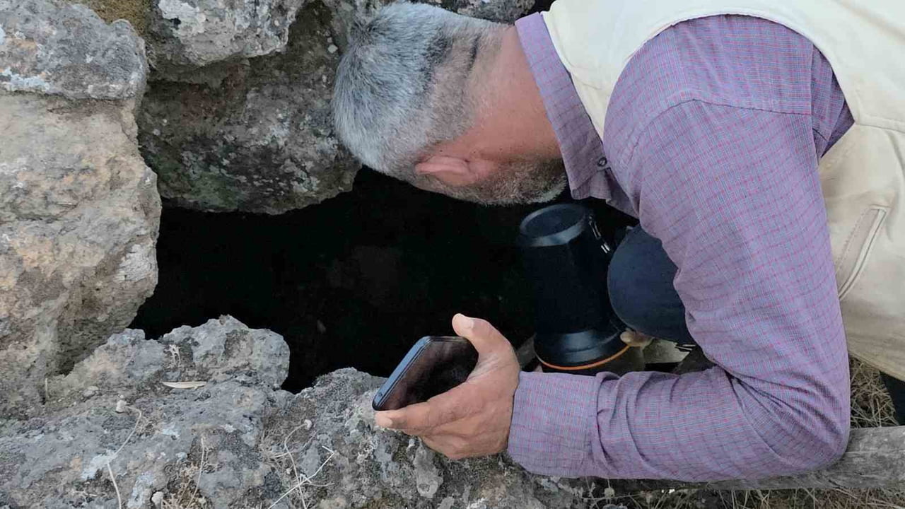 HATAY'DA OĞLAK OTLATIRKEN KAYBOLAN 46 YAŞINDAKİ NACİYE KIRAN, VOLKANİK ARAZİDE YARIK İÇERİSİNDEKİ...