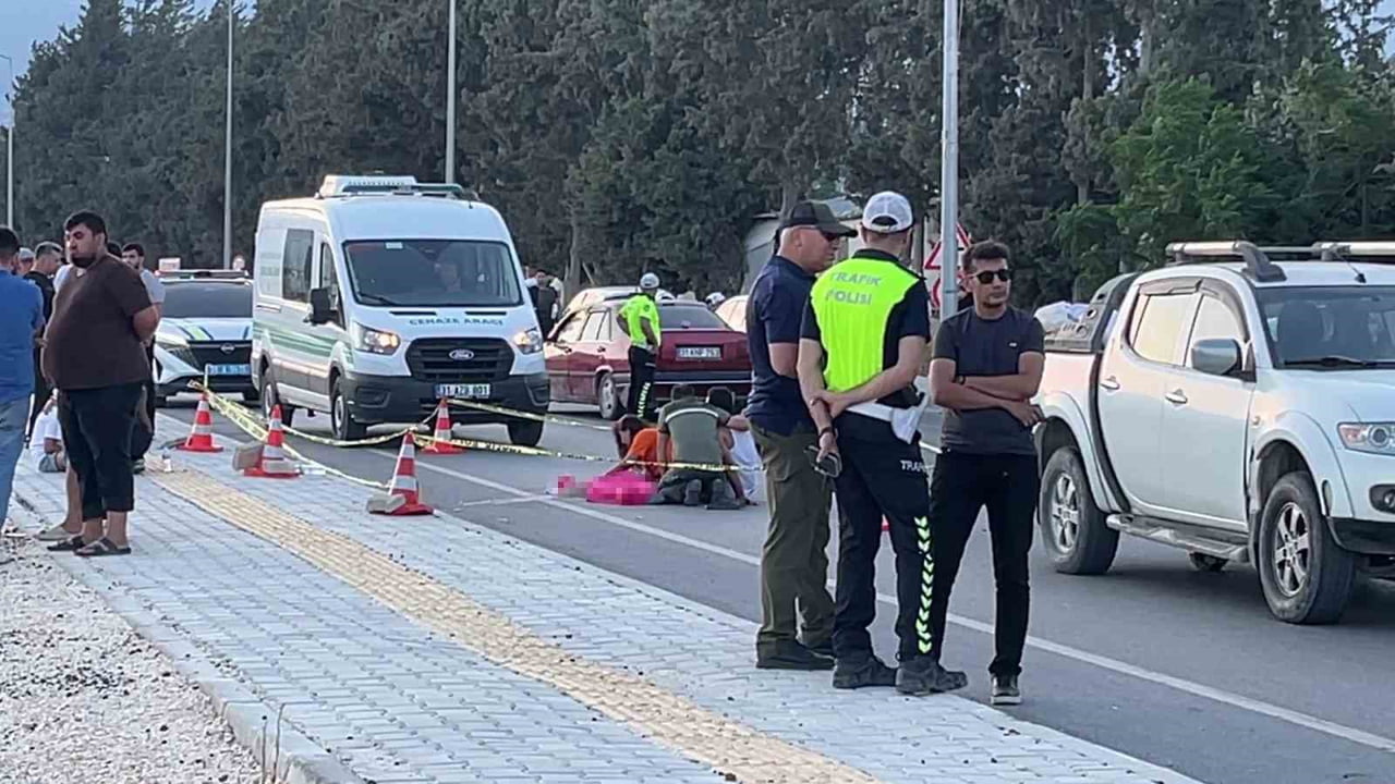 HATAY'DA YOLA KAÇAN TOPUNU YAKALAMAK İSTEYEN 11 YAŞINDAKİ UMUT, PİKABIN ÇARPMASIYLA CAN VERDİ....