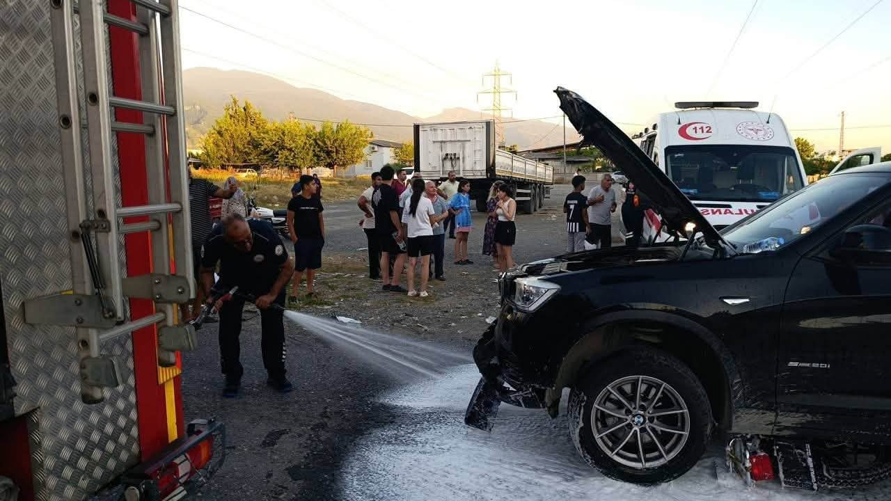 HATAY'IN DÖRTYOL İLÇESİNDE CİP İLE MOTOSİKLETİN ÇARPIŞMASI SONUCU MEYDANA GELEN TRAFİK KAZASINDA...