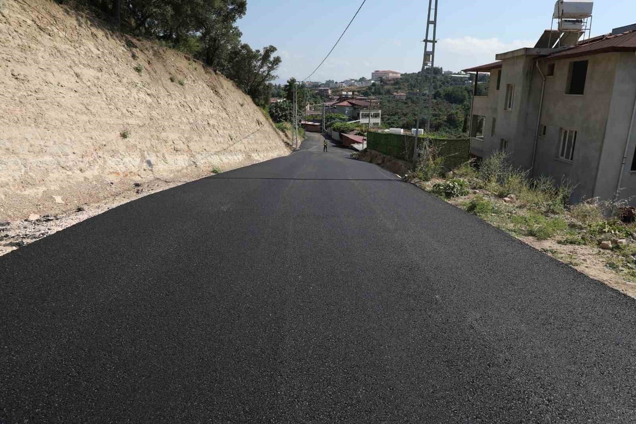 HATAY BÜYÜKŞEHİR BELEDİYESİ EKİPLERİ, ANTAKYA VE DEFNE İLÇELERİNDE YOL YAPIM VE ASFALT HAZIRLIK...