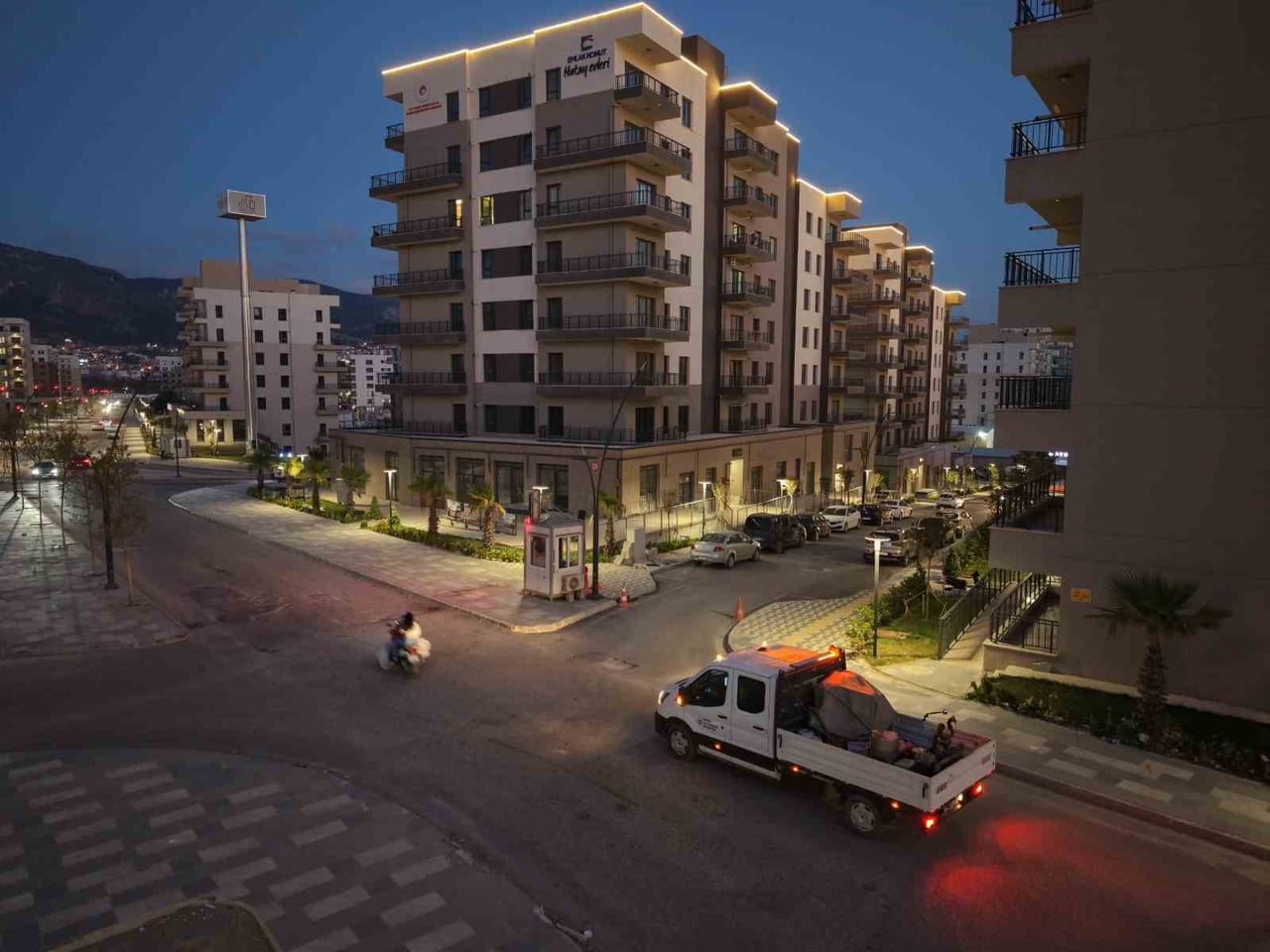 HATAY BÜYÜKŞEHİR BELEDİYESİ EKİPLERİ, İL GENELİNDE HAŞERE VE VEKTÖRLE MÜCADELE KAPSAMINDA İLAÇLAMA...