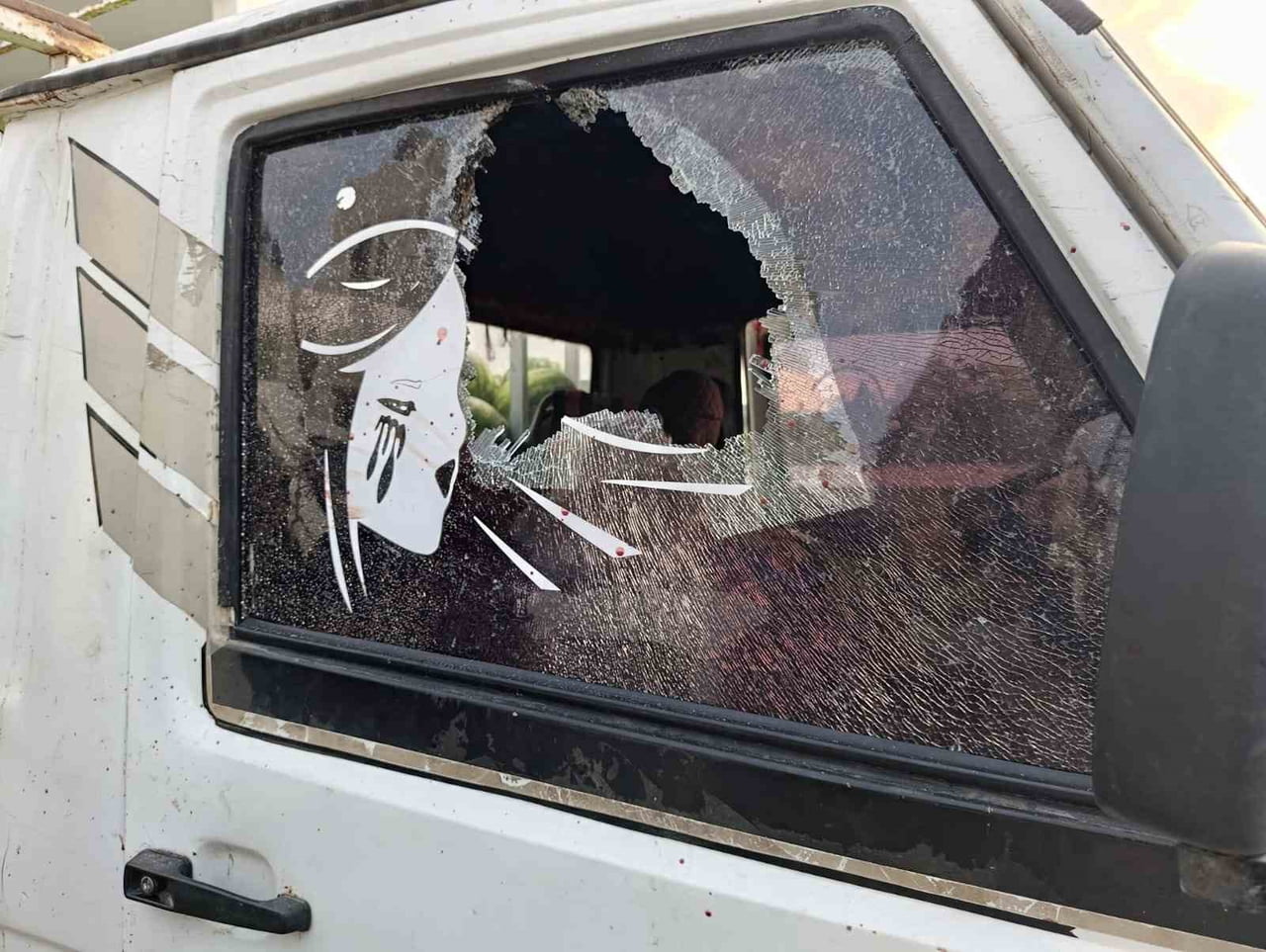 HATAY’DA PAZARDA KARPUZ SATAN ESNAF, RAKİPLERİNİN KENDİSİNDEN DAHA UCUZA PİYASANIN ALTINDA KARPUZ...