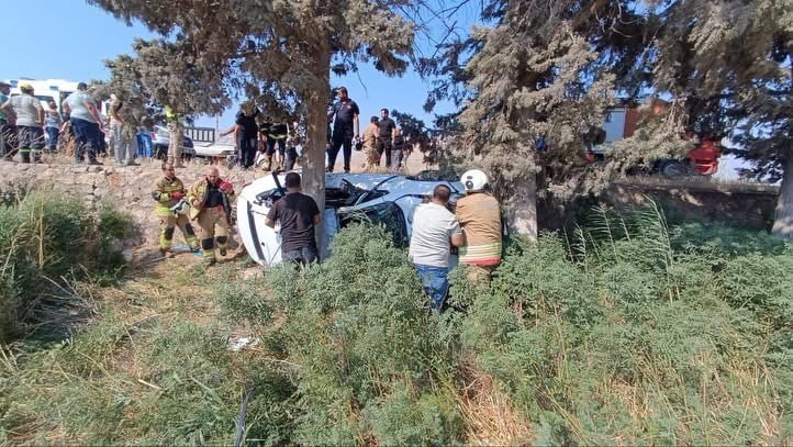 HATAY’DA ŞARAMPOLE DEVRİLİP AĞACA ÇARPAN OTOMOBİL SÜRÜCÜSÜ 64 YAŞINDAKİ AZİZ VURAK, GÜNLERCE SÜREN...