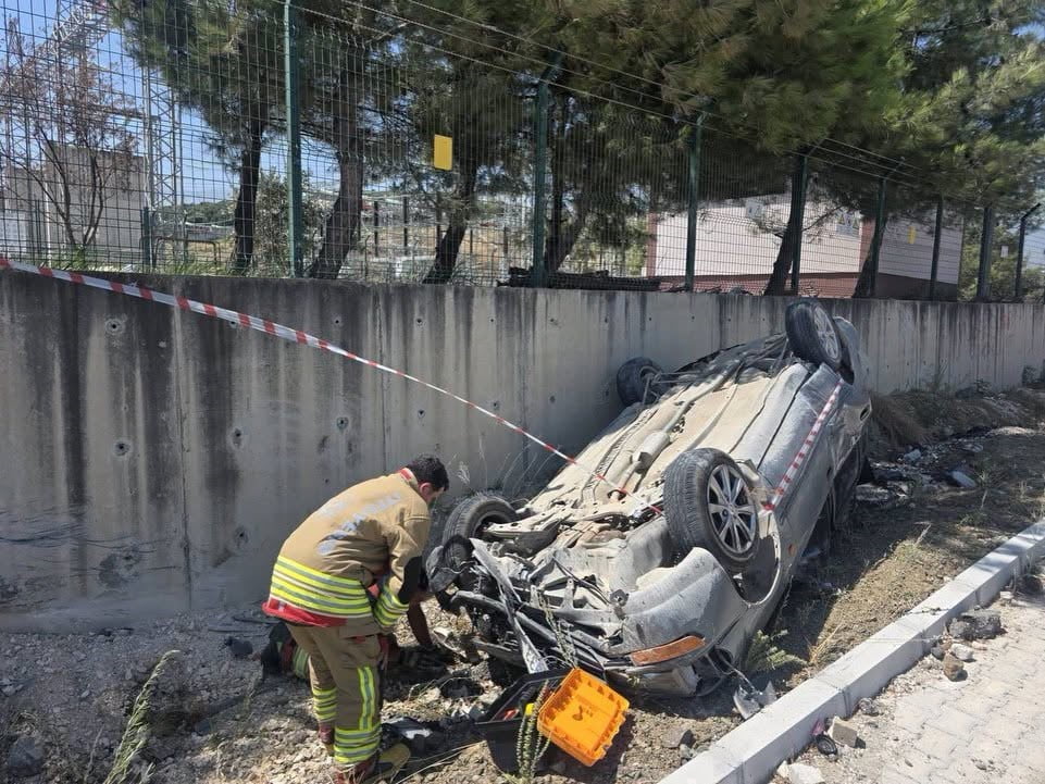 HATAY’DA SÜRÜCÜSÜNÜN KONTROLÜNÜ KAYBETMESİYLE TAKLA ATARAK TERS DÖNEN OTOMOBİLİN SÜRÜCÜSÜ...
