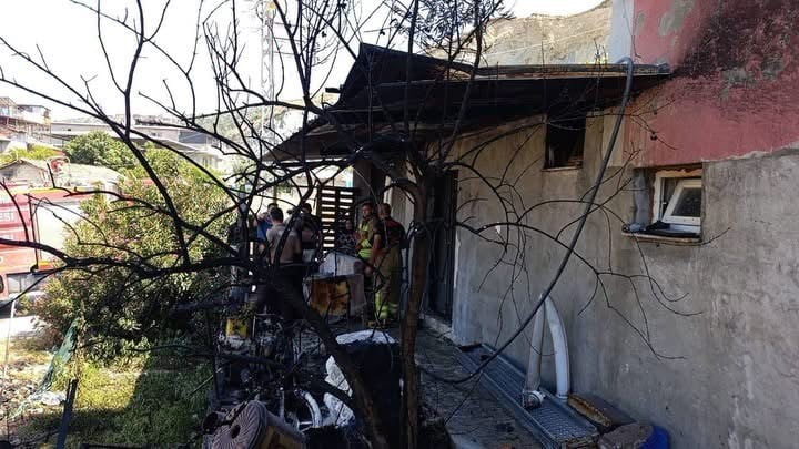 HATAY’IN ANTAKYA İLÇESİ NARLICA MAHALLESİ’NDE MOTOSİKLET VE ÇEŞİTLİ EŞYALARIN BULUNDUĞU ALANDA...
