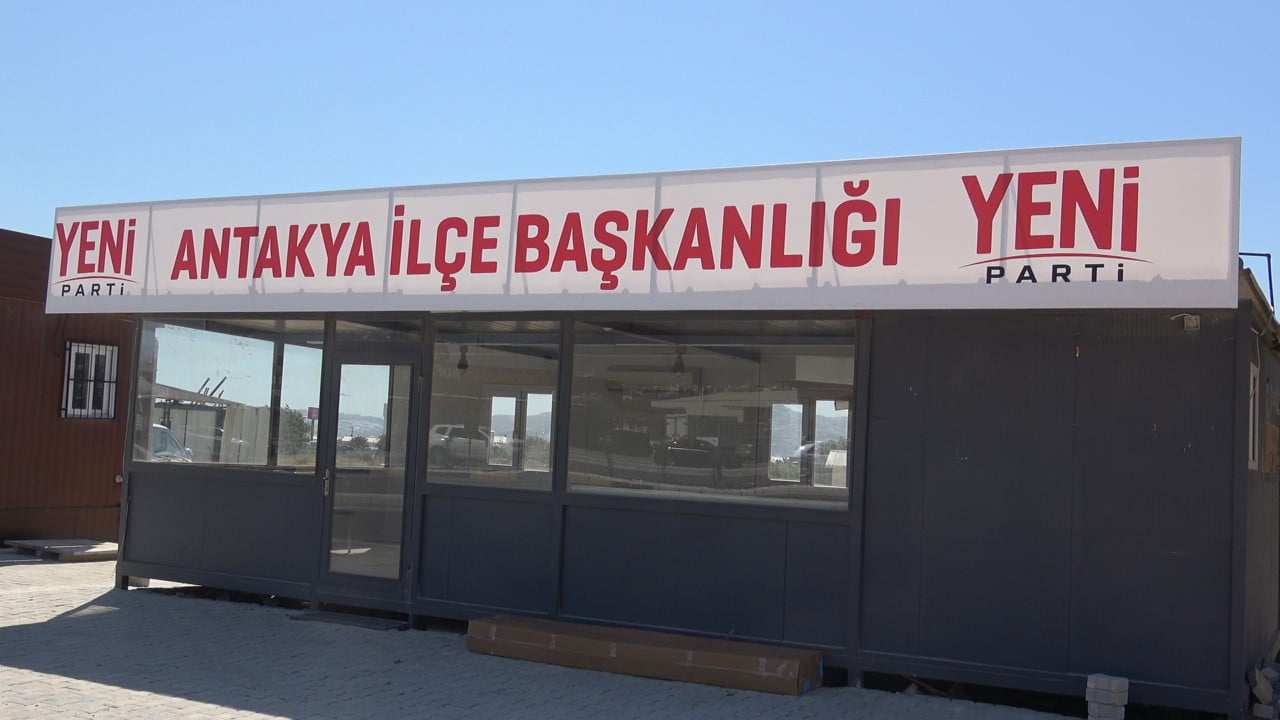 HATAY’IN ANTAKYA İLÇESİNDE YENİ PARTİ’YE GEÇEN CHP İLÇE YÖNETİMİ KONTEYNER BİR YAPIYI İLÇE...