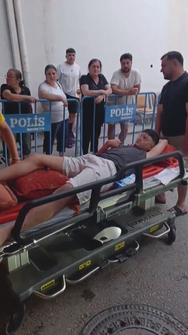 HATAY’IN BELEN İLÇESİNDE SOKAKTA OYNARKEN BAHÇEYE KAÇAN TOPUNU ALMAK İSTEYEN 14 YAŞINDAKİ ÇOCUK...