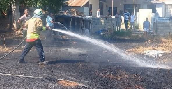 HATAY’IN HASSA İLÇESİNDE BAHÇEDE ÇIKAN YANGIN, İTFAİYE EKİPLERİNİN HIZLI MÜDAHALESİYLE GENİŞ ALANA...