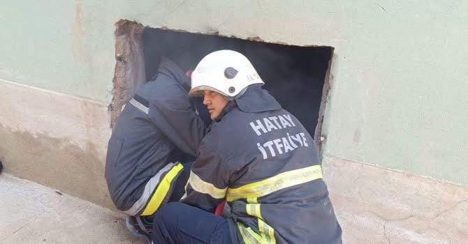 HATAY’IN KIRIKHAN İLÇESİ YENİ MAHALLE’DE ÇIKAN ODUNLUK YANGINI, EKİPLERİN MÜDAHALESİYLE BÜYÜMEDEN...