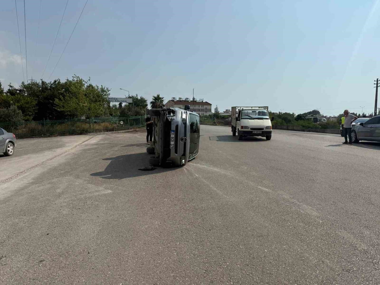 HATAY’IN PAYAS İLÇESİNDE OTOMOBİLLE ÇARPIŞMASIYLA TAKLA ATAN OTOMOBİL SÜRÜCÜSÜ...