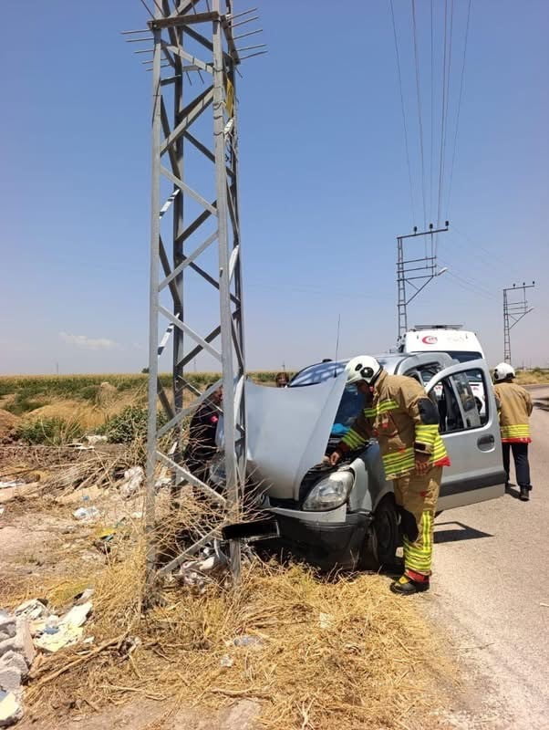 HATAY’IN REYHANLI İLÇESİ KARAHÜYÜK MAHALLESİ’NDE MEYDANA GELEN TRAFİK KAZASINDA YARALANAN...