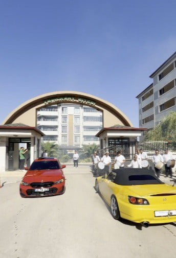 HATAY’IN REYHANLI İLÇESİNDE DÜĞÜNDE DAVUL ZURNA EŞLİĞİNDE DRİFT ATARAK ŞOV YAPAN SÜRÜCÜYE 156 BİN...