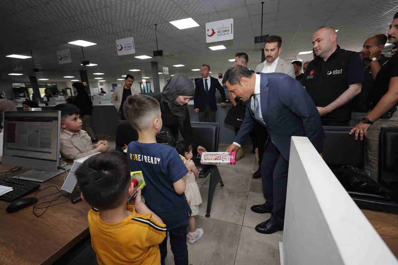 HATAY VALİSİ MUSTAFA MASATLI, REYHANLI İLÇESİNDEKİ CİLVEGÖZÜ KARA HUDUT KAPISI’NDA BULUNAN...