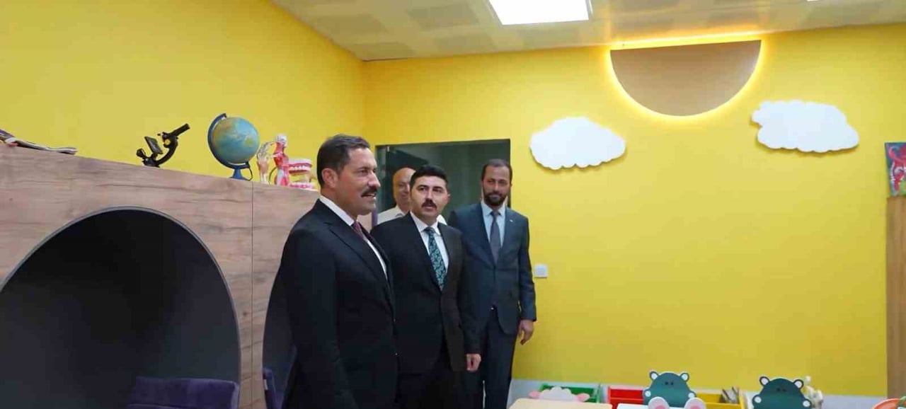 HATAY VALİSİ MUSTAFA MASATLI, YAYLADAĞI İLÇESİNDE MODERN TASARIMI VE ZENGİN KİTAP ARŞİVİYLE HİZMET...