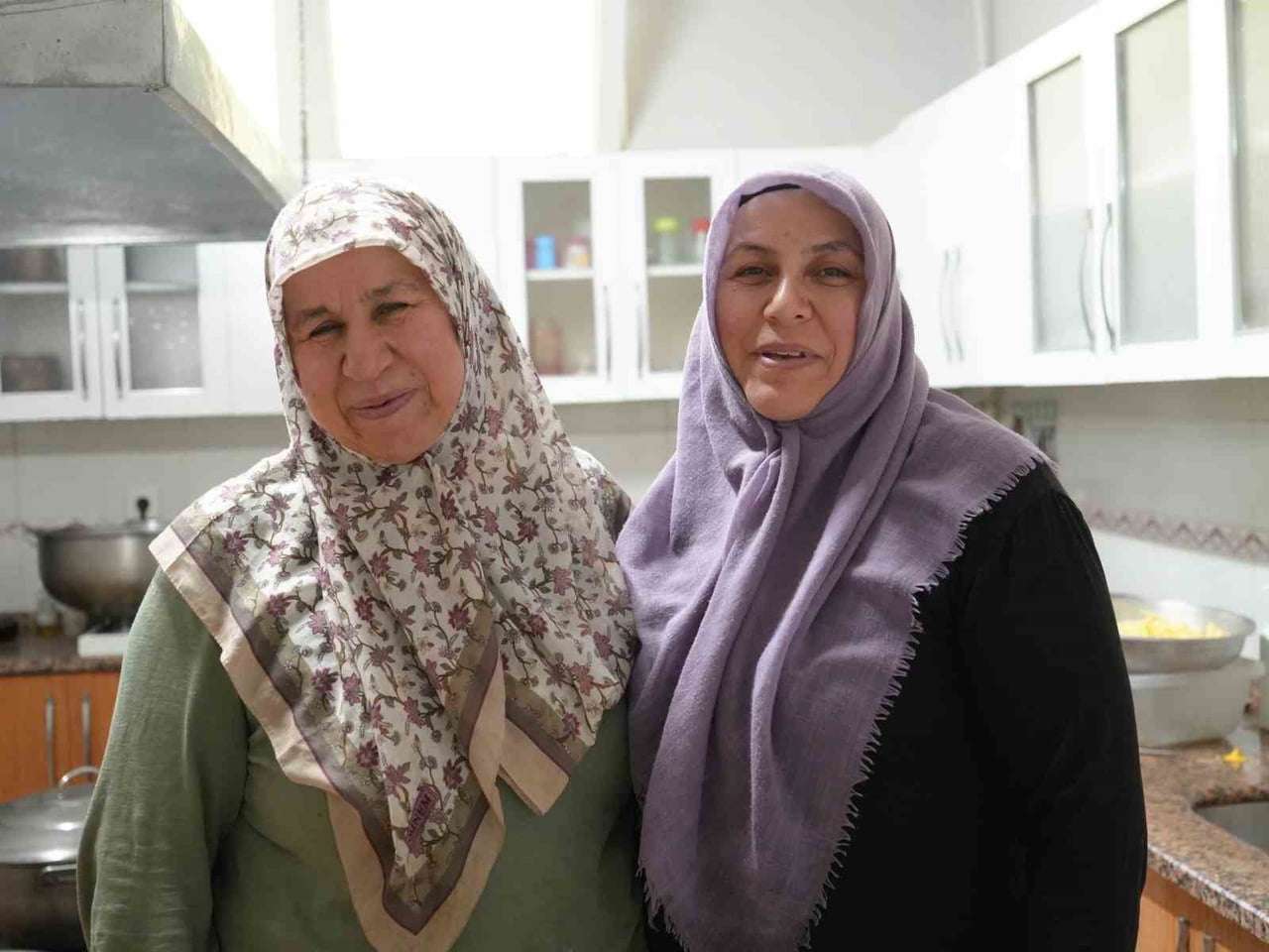 HATİCE BELTEKOĞLU (SOLDA) VE  FATMA DUMAN (SAĞDA)