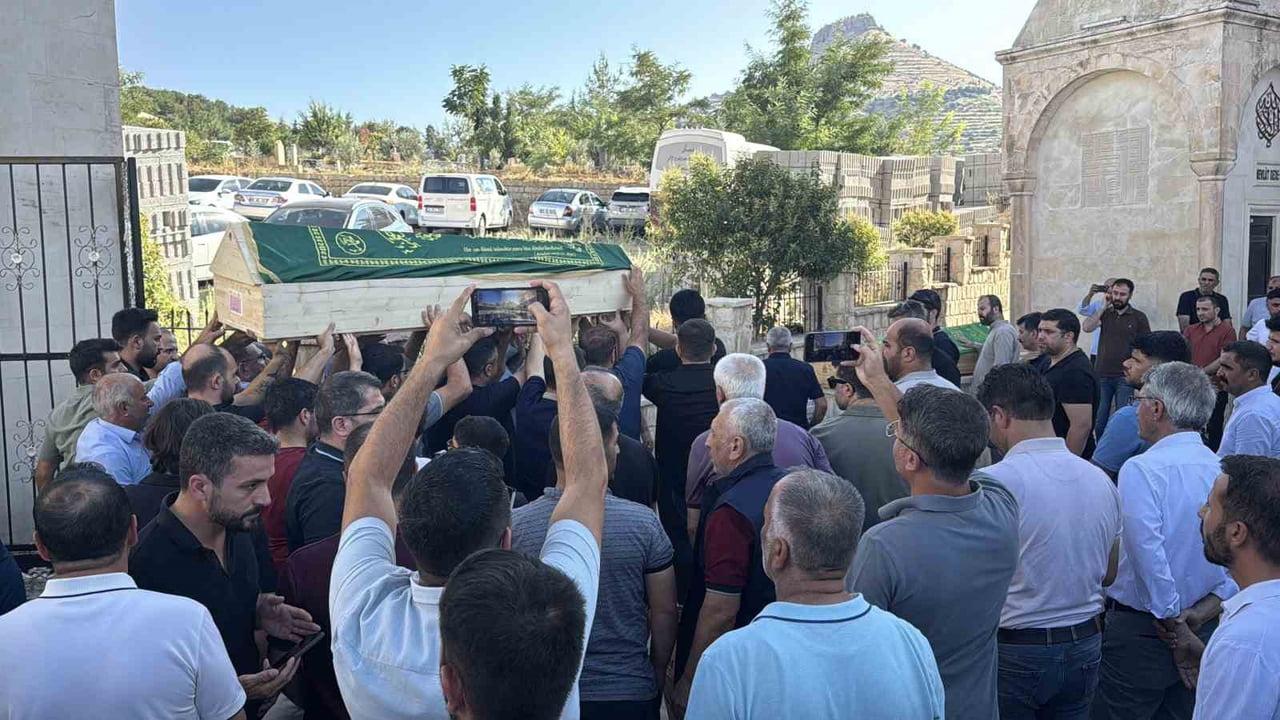 HAYATINI KAYBEDEN LEYLA GÜNEŞ VE RONA ŞEVİN AKGÜL'ÜN CENAZESİ, MÜNİR MÜZEYYEN DEDE CAMİİ...