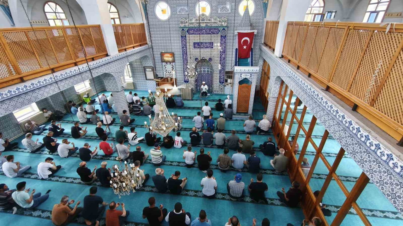 HAYATINI KAYBEDEN UZMAN ÇAVUŞ HASAN SAMUR VE AİLESİNİ ANMAK İÇİN SİLAH ARKADAŞLARI TARAFINDAN...