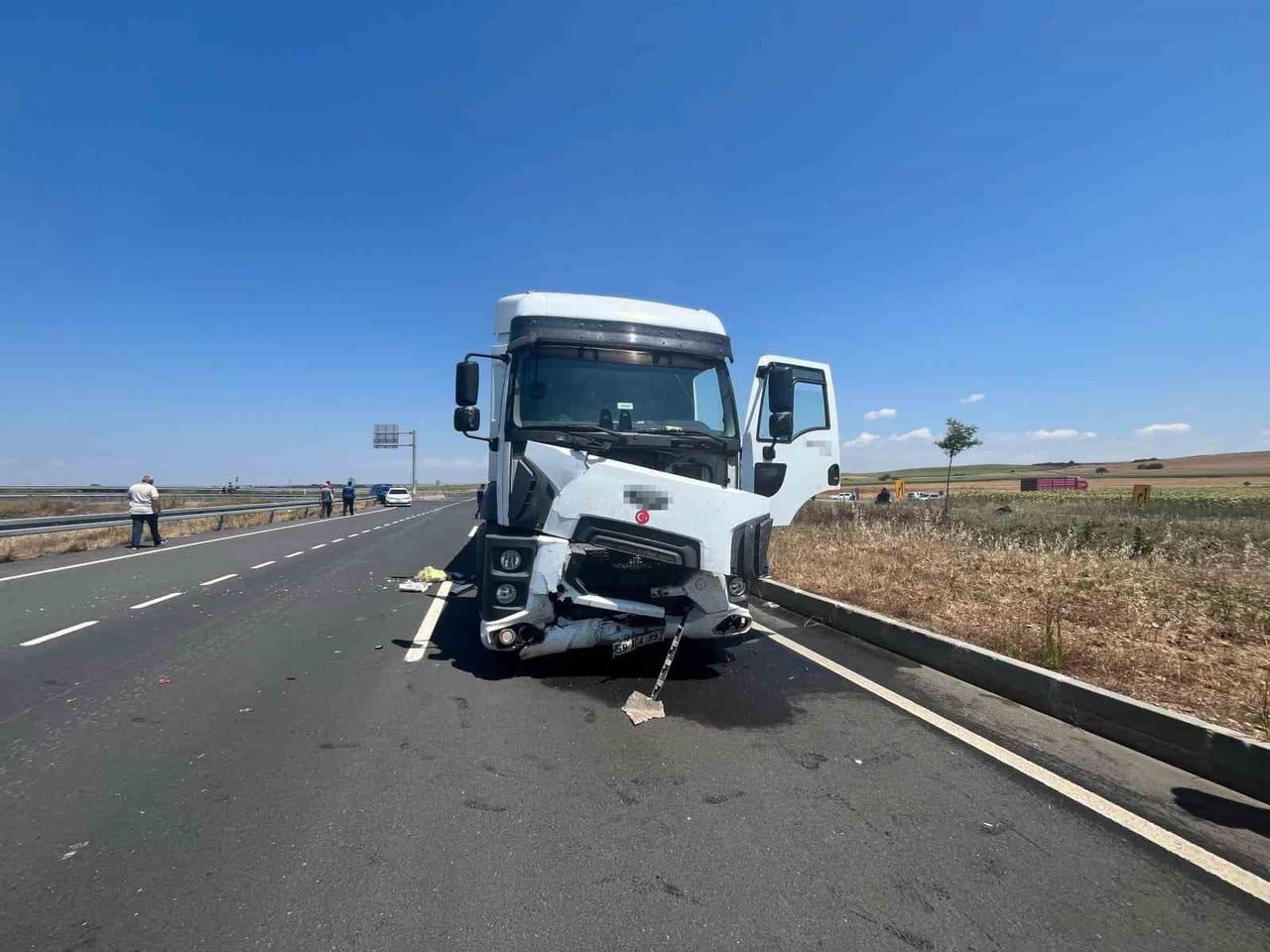 HAYRABOLU İLÇESİNDE KAMYON İLE OTOMOBİLİN ÇARPIŞTIĞI KAZADA 2 KİŞİ HAYATINI KAYBETTİ, 3 KİŞİ...