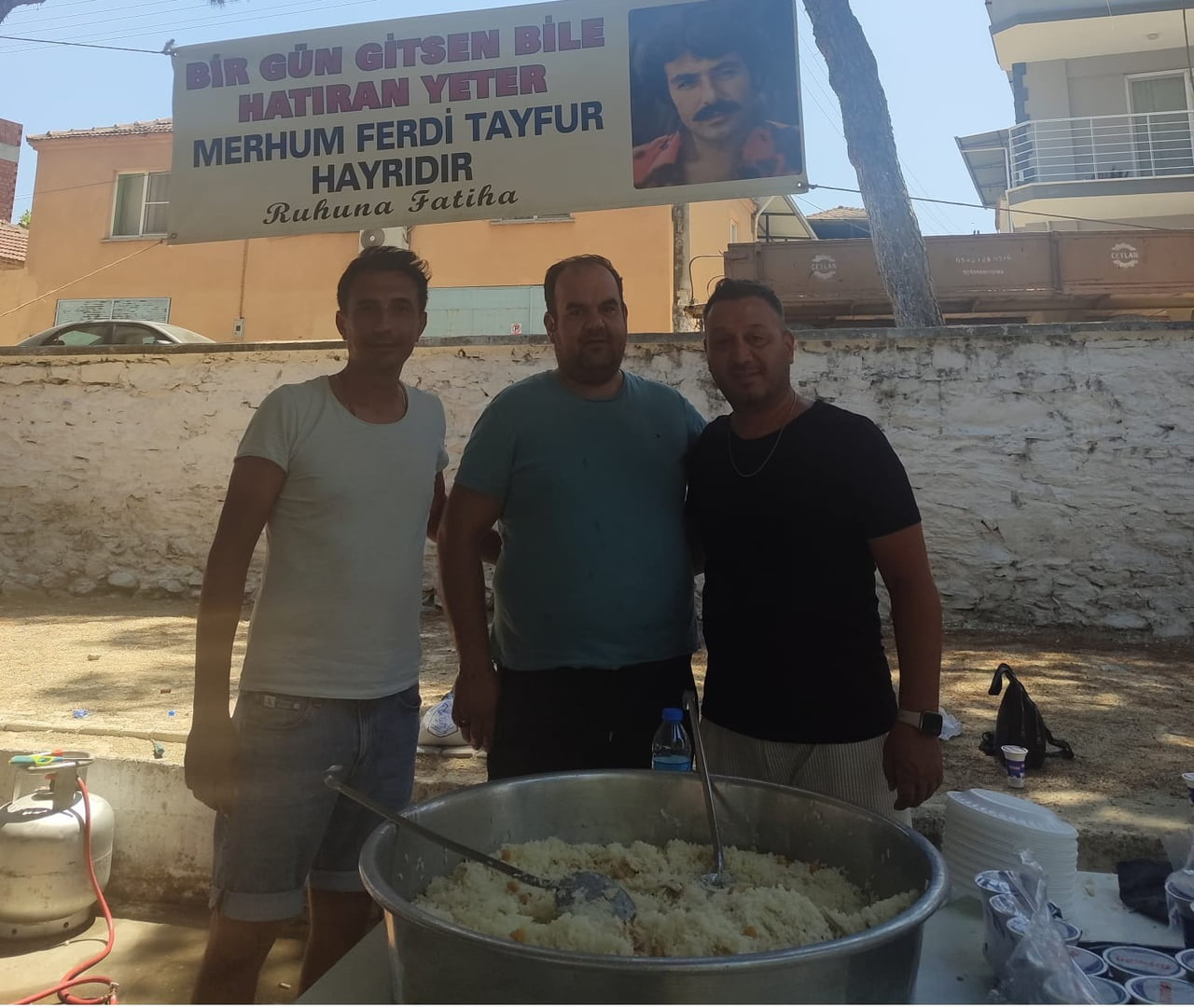 HAYRANLARI, FERDİ TAYFUR İÇİN HAYIR YAPTI