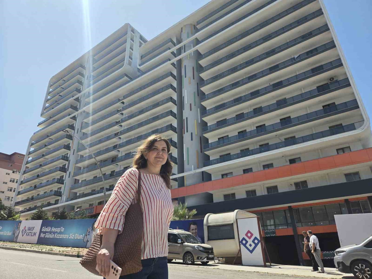 HAZNEDAR KONAKLARI'NIN KAYYUMU LÜTFİYE ÖZBEK.