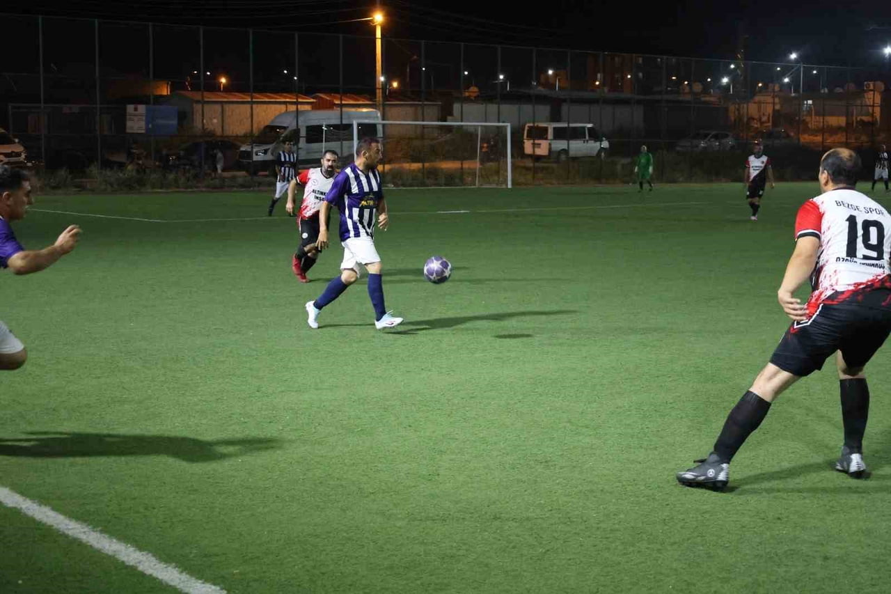 HBB TARAFINDAN DÜZENLENEN 38. ERHAN AKSAY FUTBOL TURNUVASI 53 TAKIMIN KATILIMIYLA SÜRÜYOR.