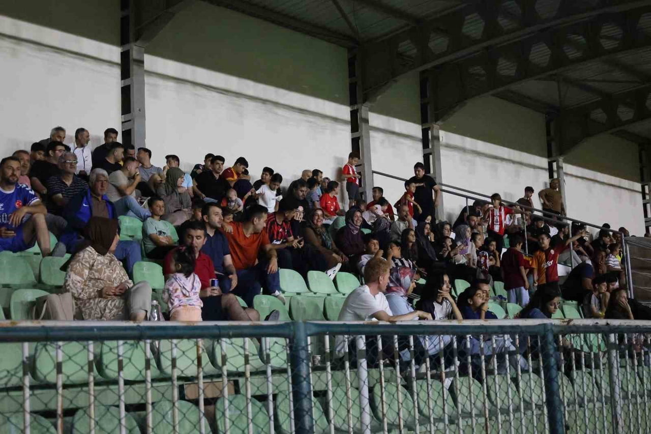 HBB TARAFINDAN DÜZENLENEN 38. ERHAN AKSAY FUTBOL TURNUVASI 53 TAKIMIN KATILIMIYLA SÜRÜYOR.