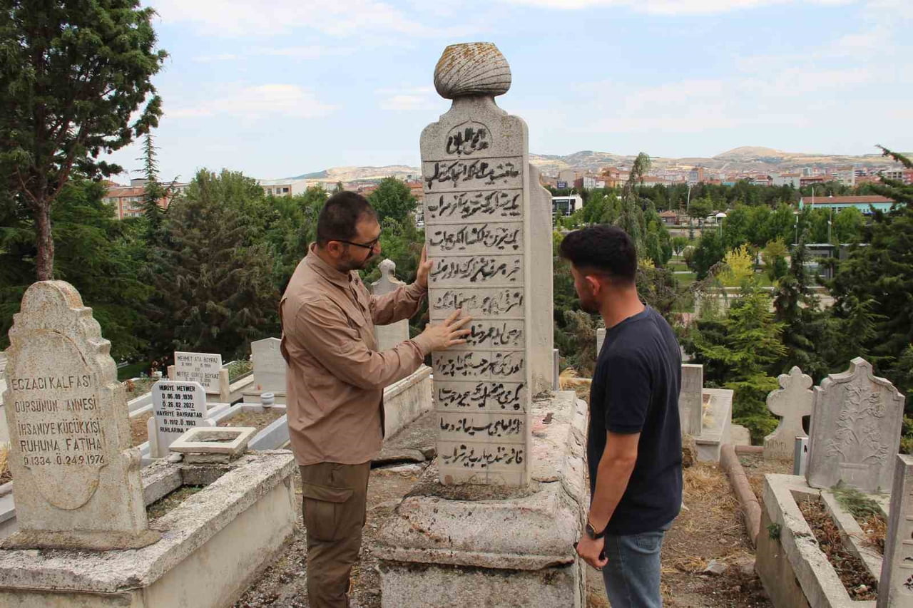 HIDIRLIK MEZARLIĞINDA BULUNAN MEZARLIK ALANLARDA OKUMA ÇALIŞMA YAPILMASI