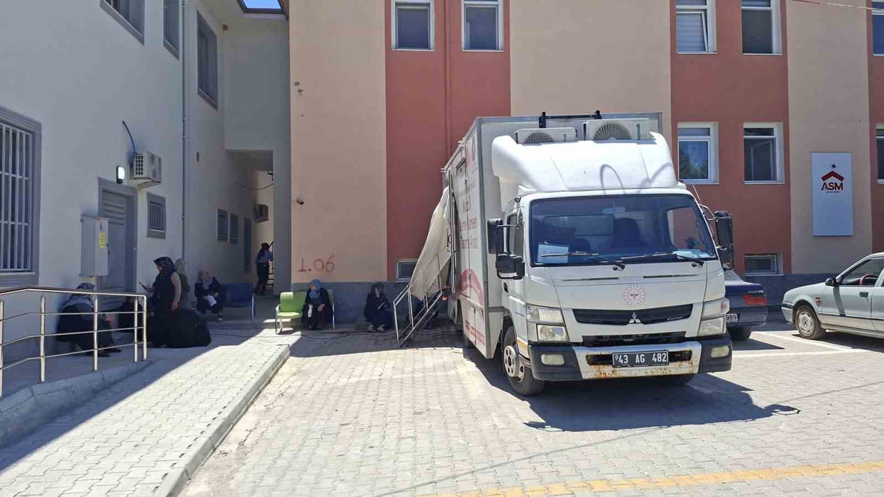 HİSARCIK'TA MEME KANSERİ İÇİN MOBİL TARAMA ÇALIŞMALARI SÜRÜYOR