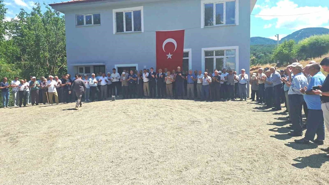 HİSARCIK AŞAĞI YONCAAĞAÇ KÖYÜ'NDE ÇOK AMAÇLI SALON AÇILDI VE HAYIR YEMEĞİ DÜZENLENDİ