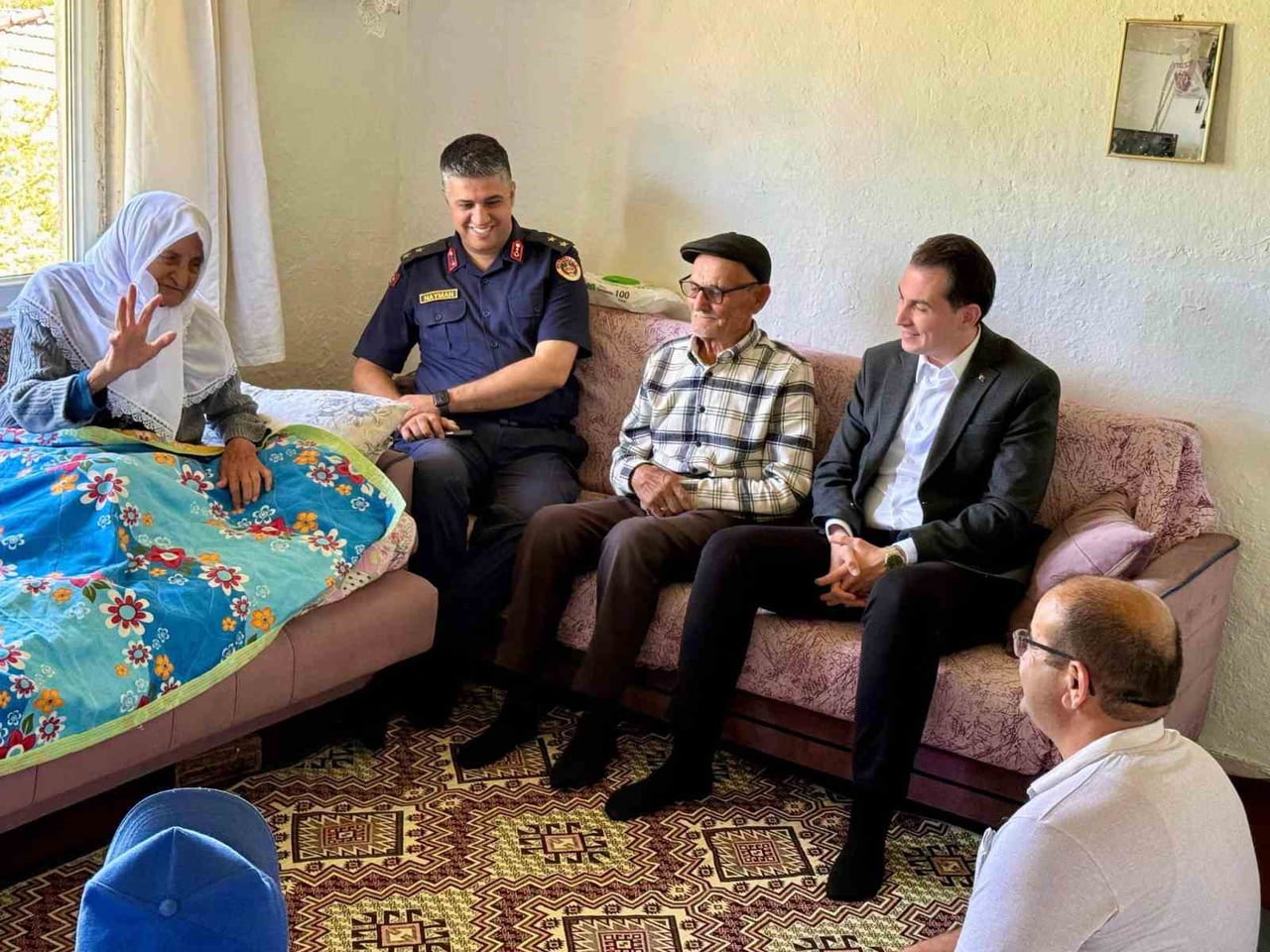 HİSARCIK KAYMAKAMI ATAM'DAN YAŞLI ÇİFTE ANLAMLI ZİYARET