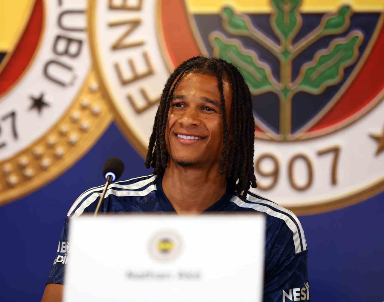 HOLLANDALI FUTBOLCU NATHAN AKE, BASIN MENSUPLARININ SORULARINI YANITLADI
