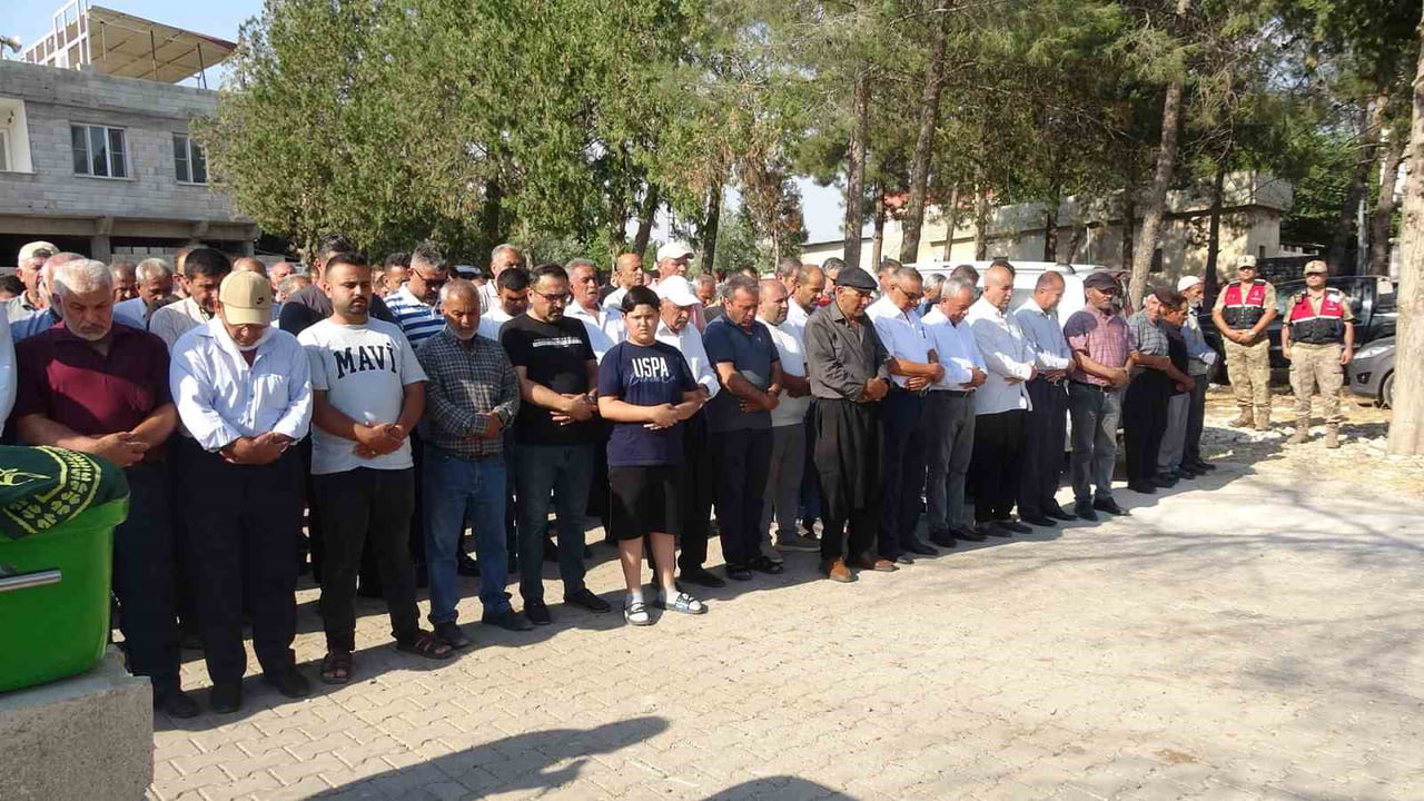 HÜLYA ESER'İN CENAZESİ, BUGÜN KİLİS'İN KARAKOYUNLU KÖYÜNDE KILINAN CENAZE NAMAZININ ARDINDAN...