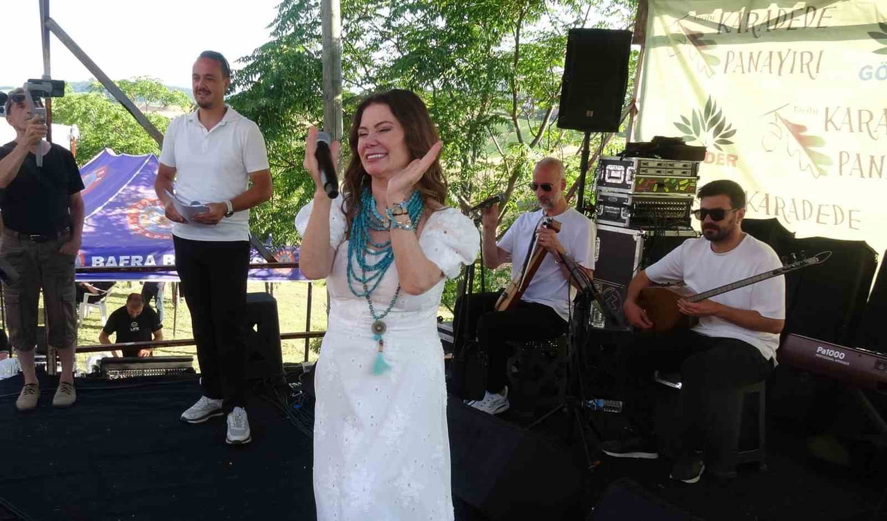 HÜLYA POLAT KONSERİ