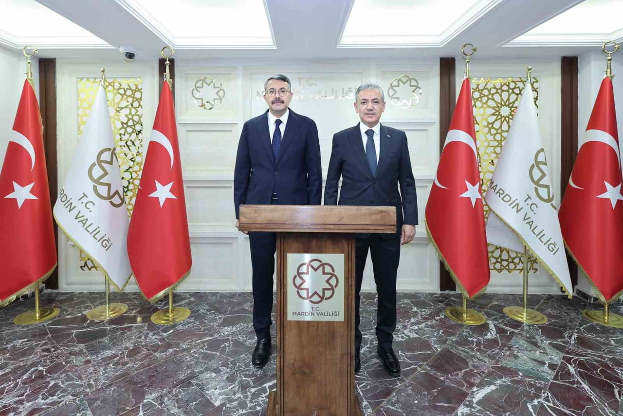 İÇİŞLERİ BAKAN YARDIMCISI ALİ ÇELİK, MARDİN VALİSİ TUNCAY AKKOYUN'A ZİYARETTE BULUNDU.