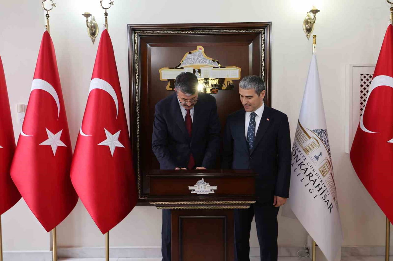 İÇİŞLERİ BAKAN YARDIMCISI ALİ ÇELİK, PROGRAMLARI ÇERÇEVESİNDE GELDİĞİ AFYONKARAHİSAR'DA VALİ DR....