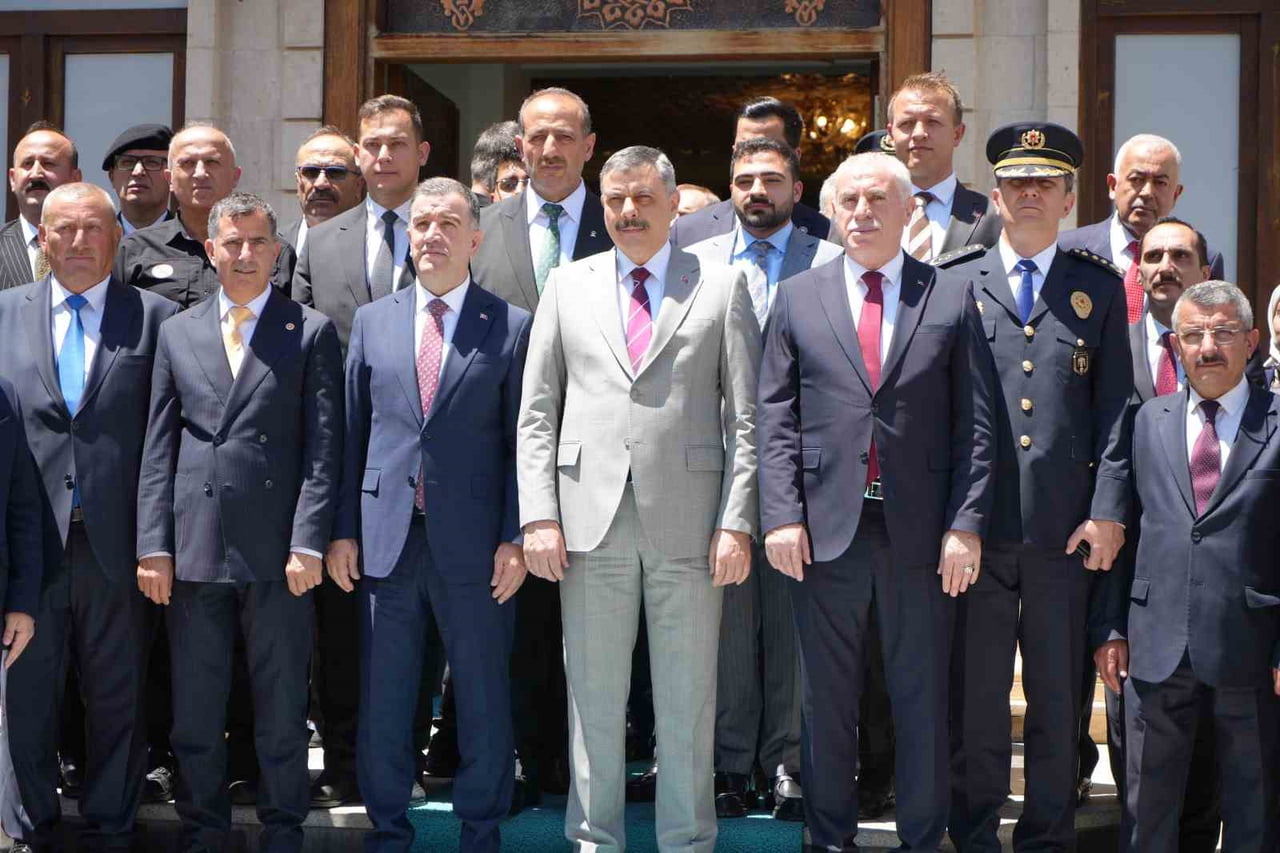 İÇİŞLERİ BAKANI MUSTAFA ÇİFTÇİ, ÇEŞİTLİ PROGRAMLARA KATILMAK ÜZERE BAYBURT'A GELDİ