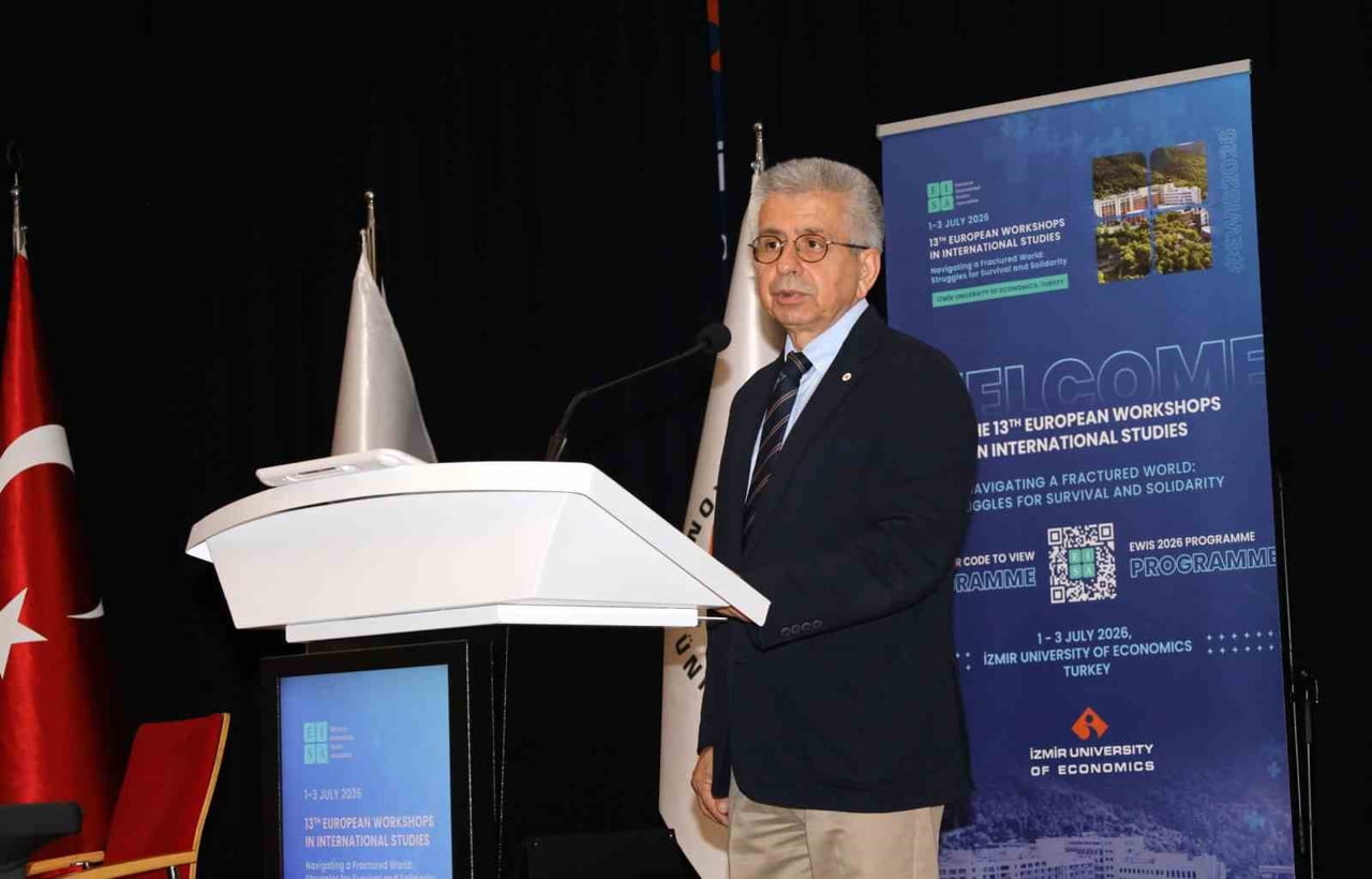İEÜ REKTÖRÜ PROF. DR. YUSUF HAKAN ABACIOĞLU