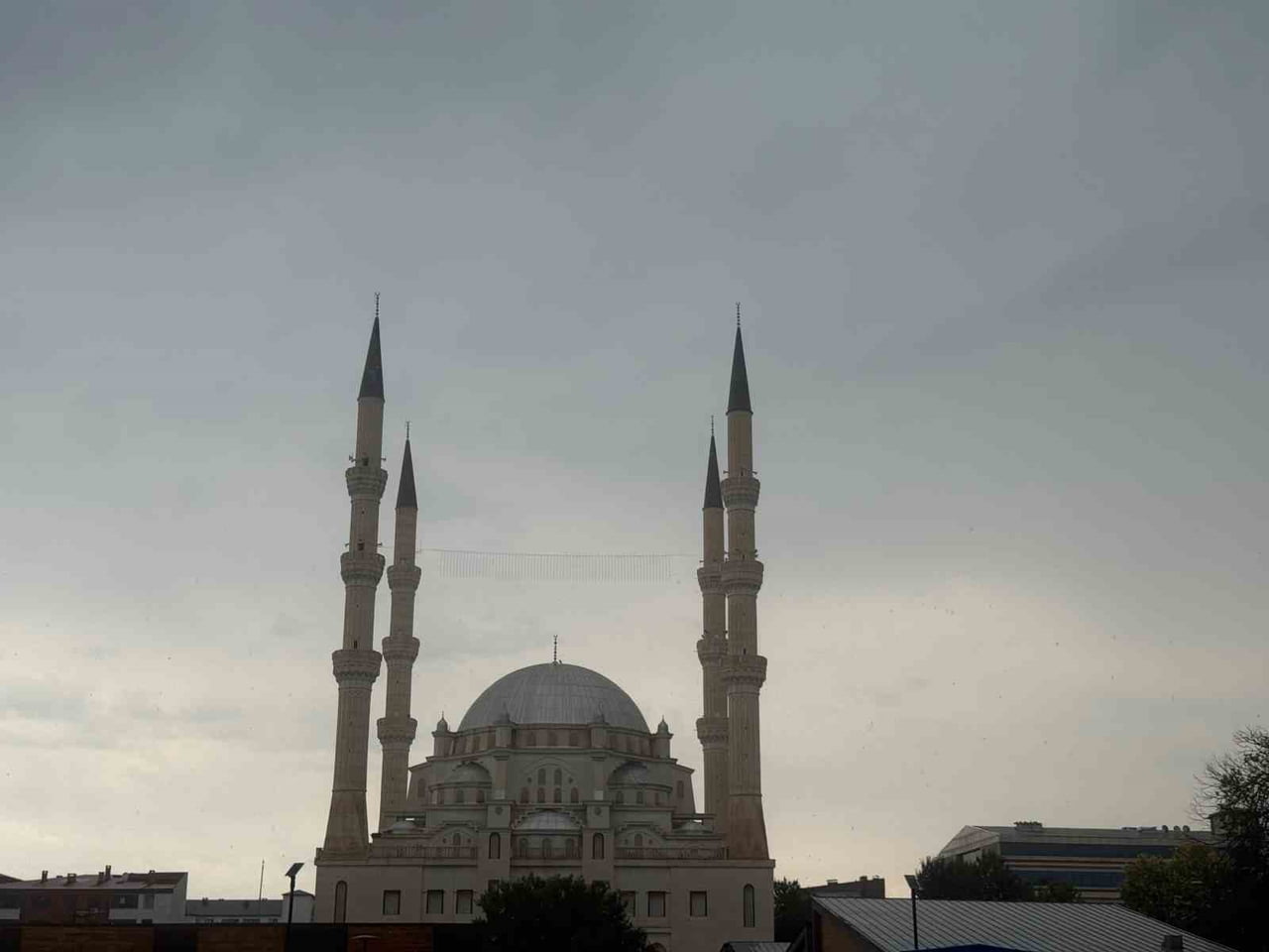 IĞDIR'DA ETKİLİ OLAN SAĞANAK YAĞIŞ, KENT MERKEZİ İLE BAZI KÖYLERDE GÜNLÜK YAŞAMI OLUMSUZ...