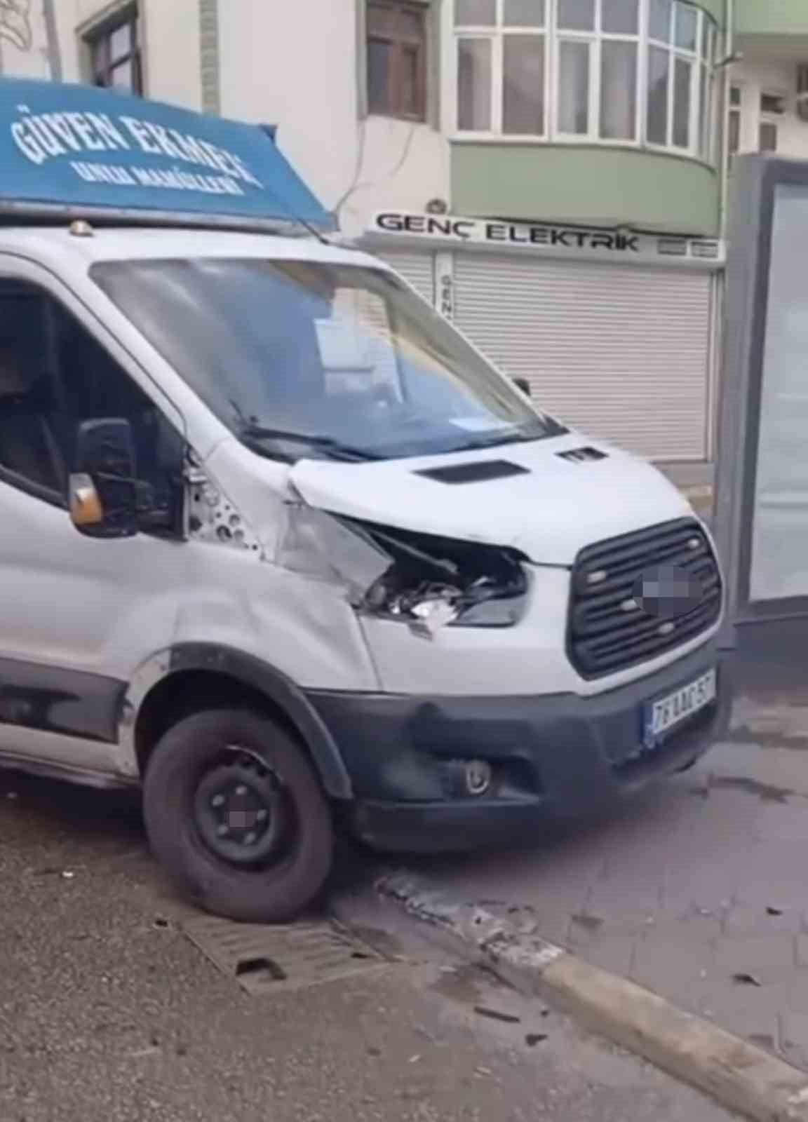 IĞDIR'DA MADDİ HASARLI KAZA