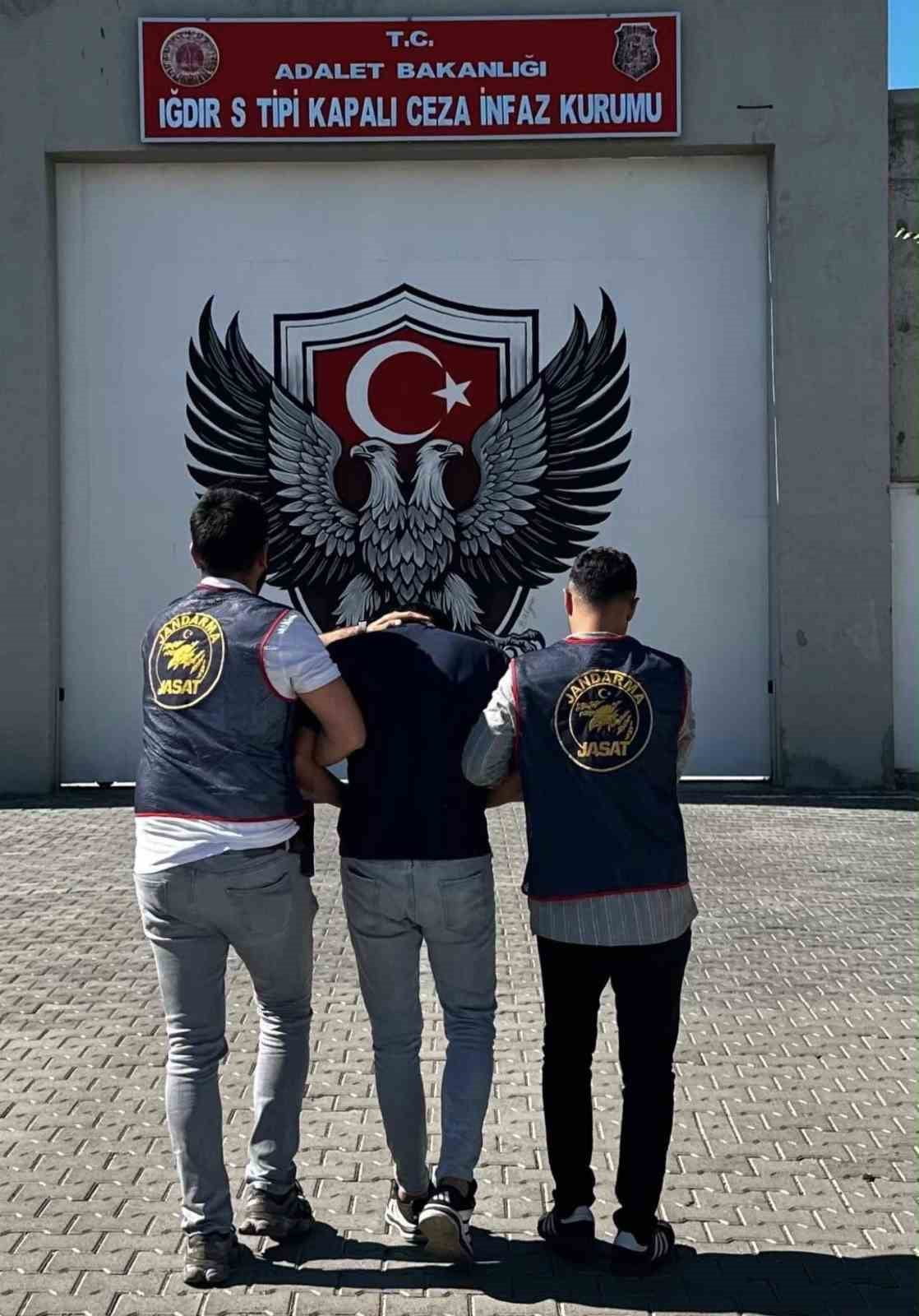IĞDIR'DA UYUŞTURUCU SUÇUNDAN ARANAN FİRARİ YAKALANDI